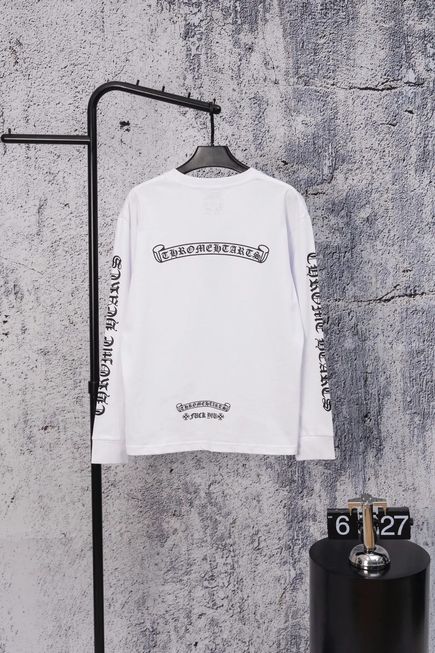 P190 Chrome Hearts CH Chrome Hearts black and white raglan sleeve Sanskrit letter printed long-sleeved T-shirt. Refreshing and comfortable, the colors have been fixed. - High elastic slurry, synchronized with all original foam printing, CH classic horseshoe pattern on the chest and back, Sanskrit on the sleeves, logo classic Gothic font printed on the collar thread - Restore the original printed collar label, more comfortable to wear, not tied to the body, custom hangtag accessories Color: black white Size: s—xl